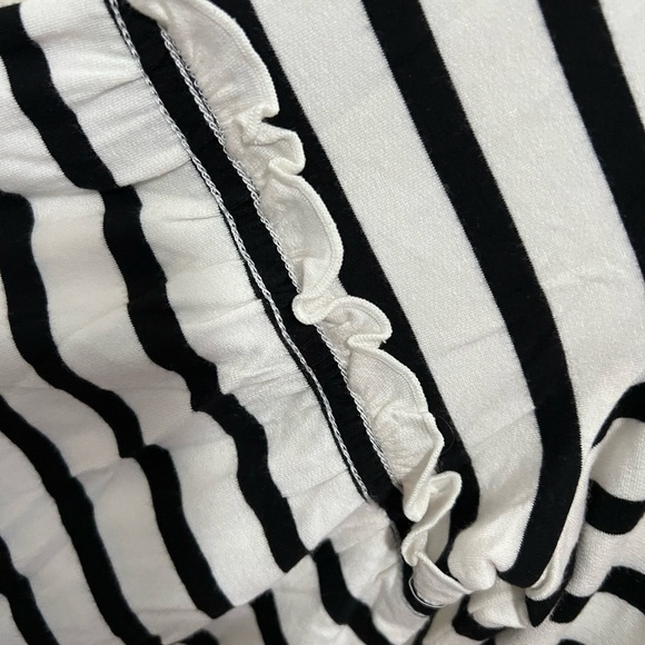 NWT Max Studio Weekend White/Black Stripe Top - Picture 7 of 10
